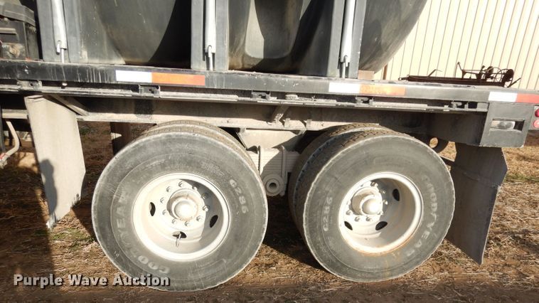 image for item DE2508 1980 Fontaine flatbed trailer with nurse tank