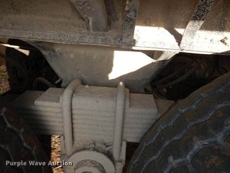 image for item DE2508 1980 Fontaine flatbed trailer with nurse tank