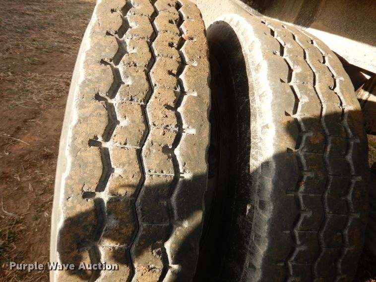 image for item DE2508 1980 Fontaine flatbed trailer with nurse tank