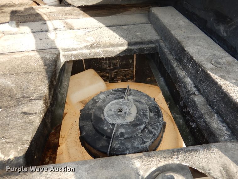 image for item DE2508 1980 Fontaine flatbed trailer with nurse tank