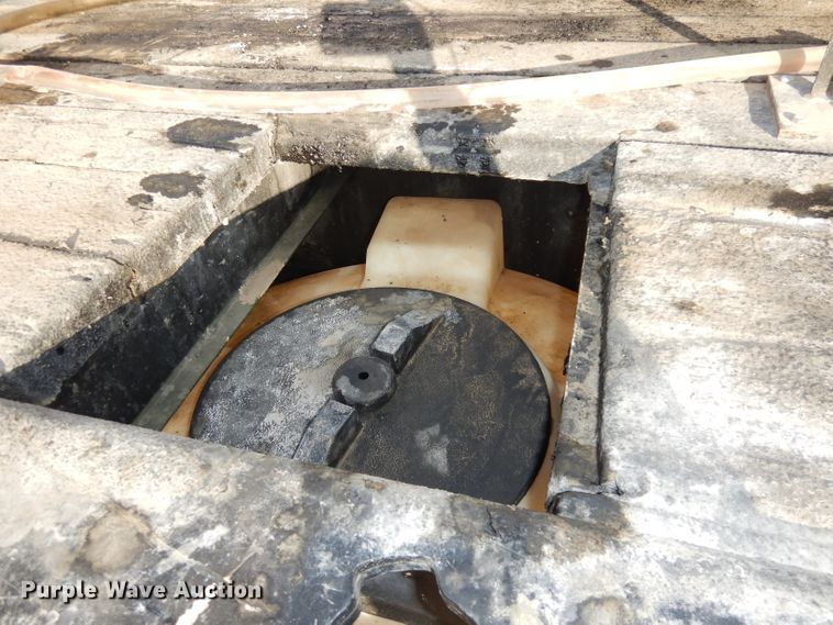 image for item DE2508 1980 Fontaine flatbed trailer with nurse tank