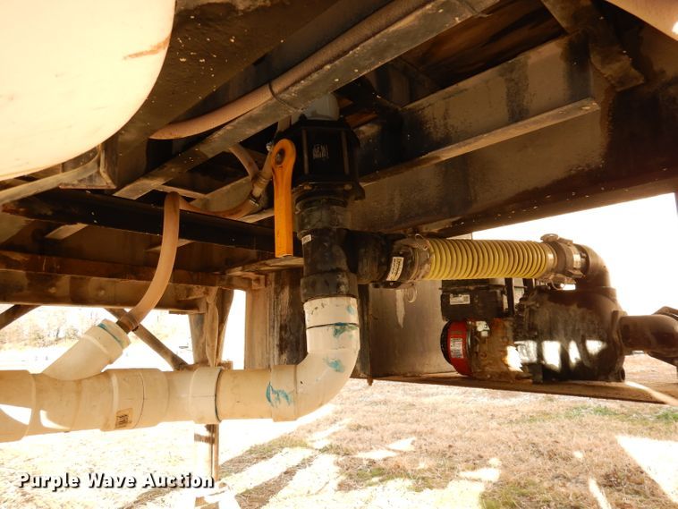 image for item DE2508 1980 Fontaine flatbed trailer with nurse tank