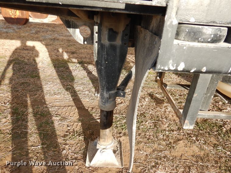 image for item DE2508 1980 Fontaine flatbed trailer with nurse tank