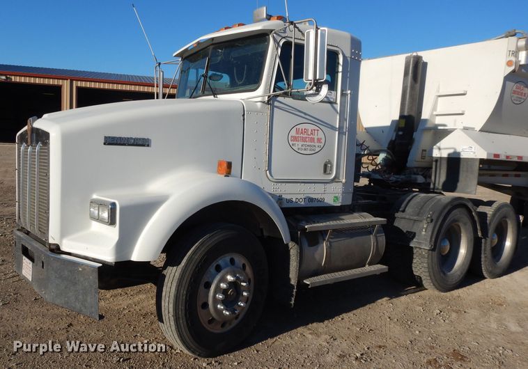 image for item DE2510 1997 Kenworth T800  semi truck