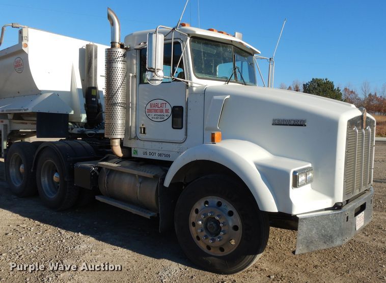 image for item DE2510 1997 Kenworth T800  semi truck
