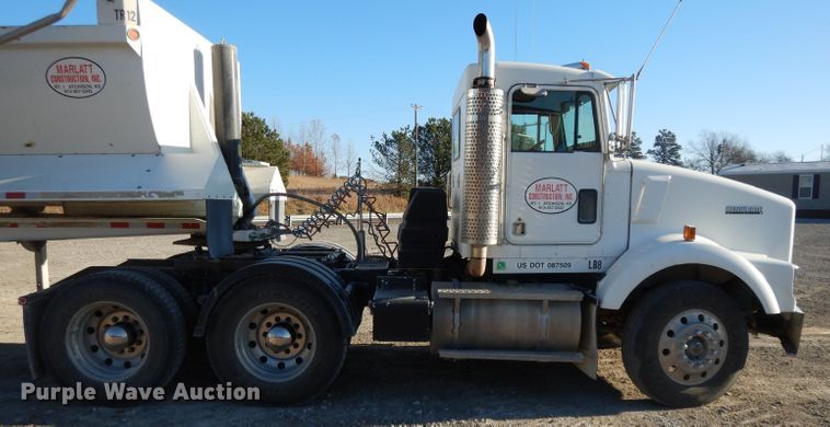 image for item DE2510 1997 Kenworth T800  semi truck