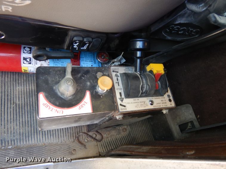 image for item DE2510 1997 Kenworth T800  semi truck