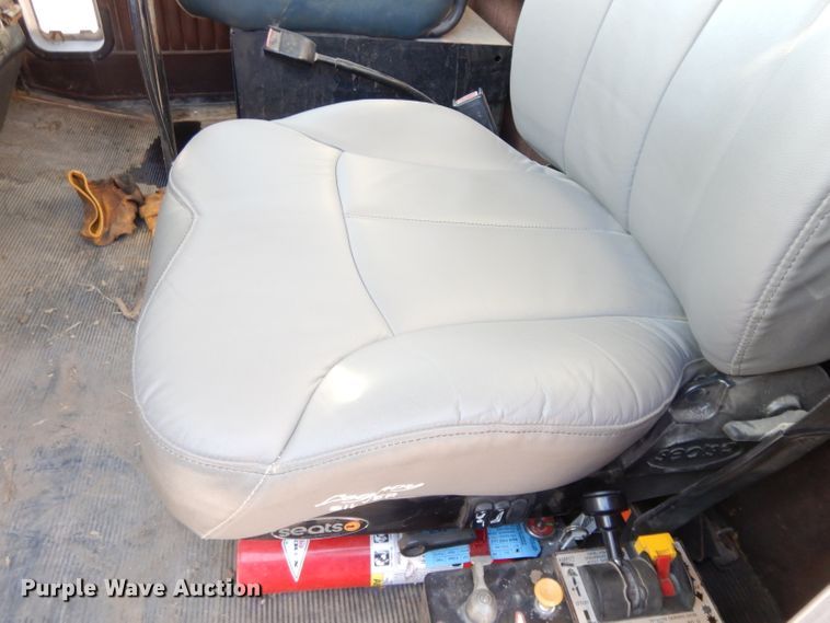 image for item DE2510 1997 Kenworth T800  semi truck