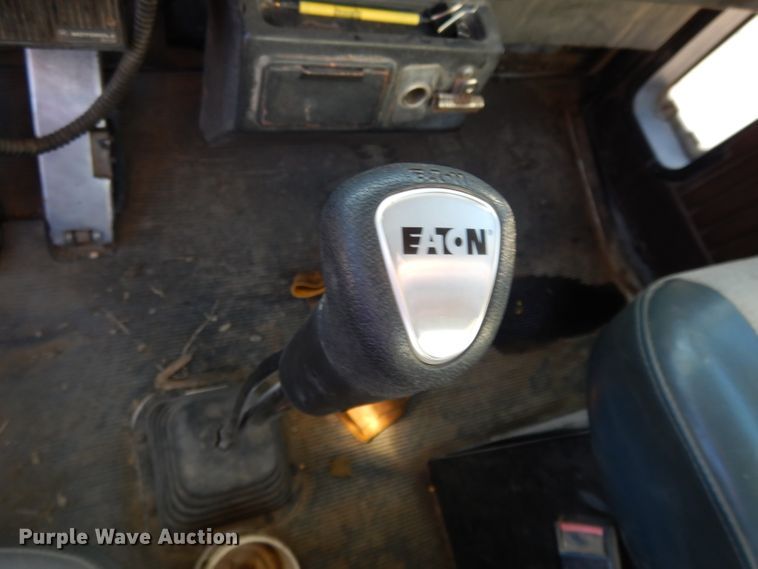 image for item DE2510 1997 Kenworth T800  semi truck