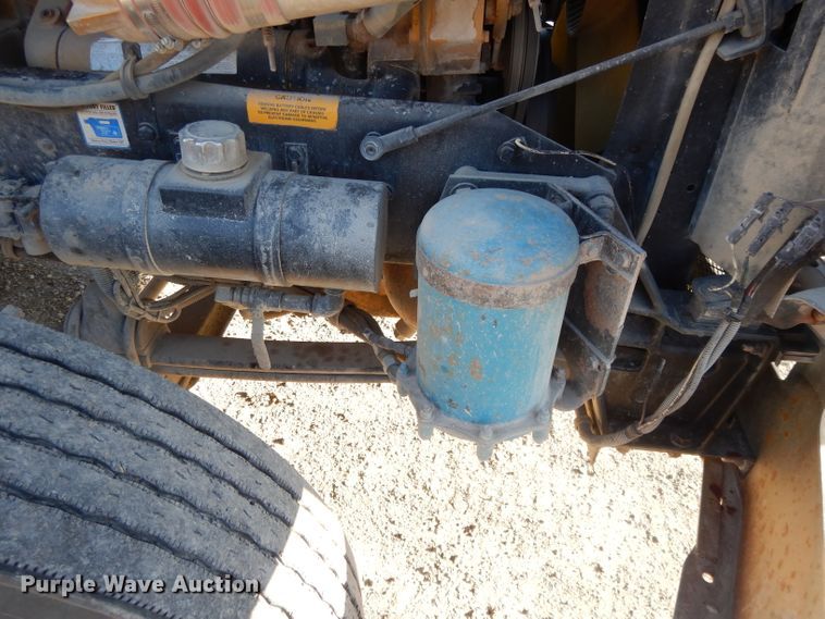 image for item DE2510 1997 Kenworth T800  semi truck