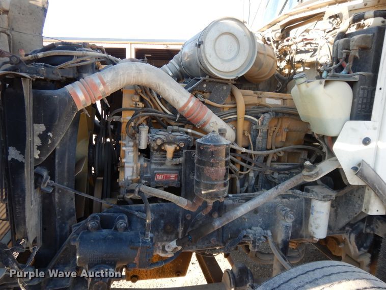 image for item DE2510 1997 Kenworth T800  semi truck