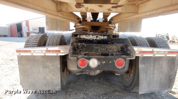 image for item DE2510 1997 Kenworth T800  semi truck