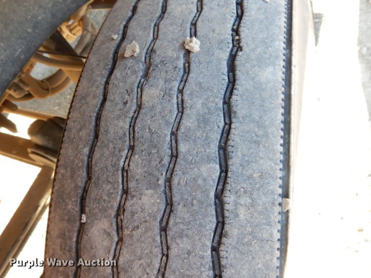 image for item DE2510 1997 Kenworth T800  semi truck