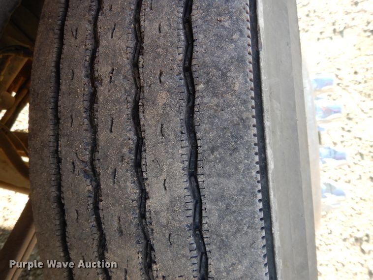 image for item DE2510 1997 Kenworth T800  semi truck