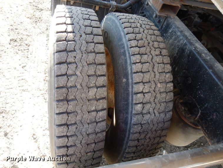 image for item DE2510 1997 Kenworth T800  semi truck