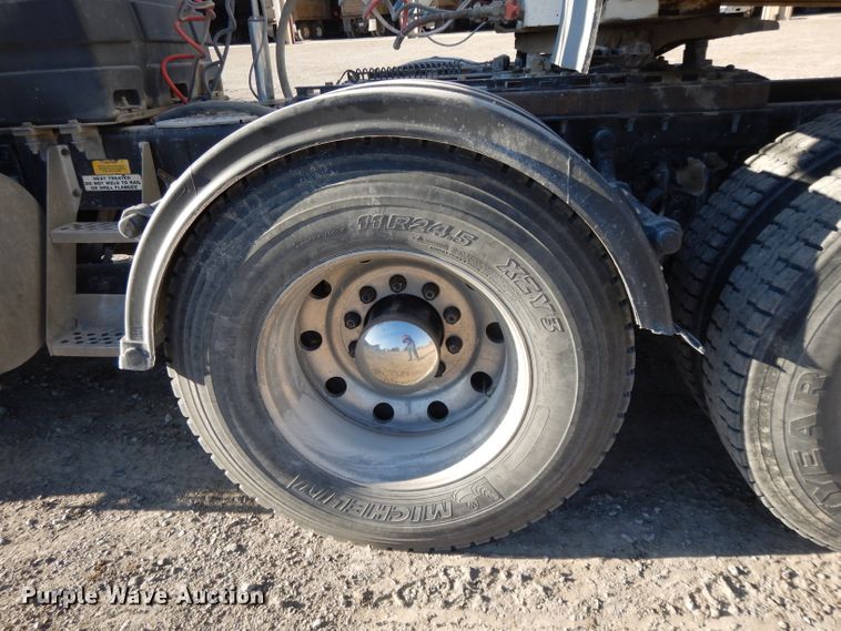 image for item DE2510 1997 Kenworth T800  semi truck