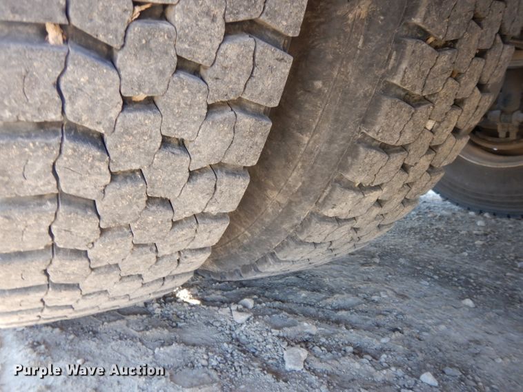 image for item DE2510 1997 Kenworth T800  semi truck