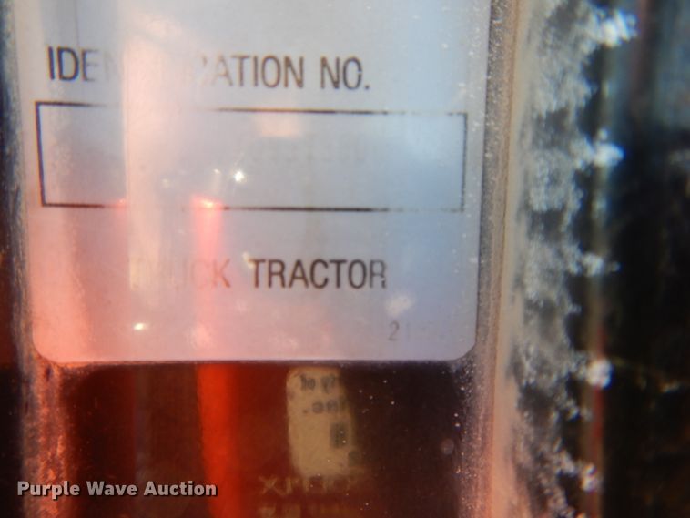 image for item DE2510 1997 Kenworth T800  semi truck