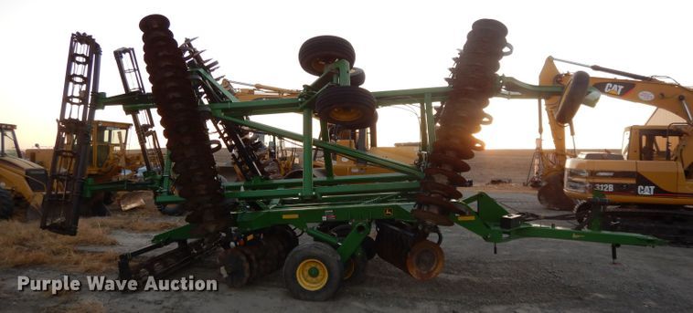 image for item DE2511 2013 John Deere 2623VT vertical tillage