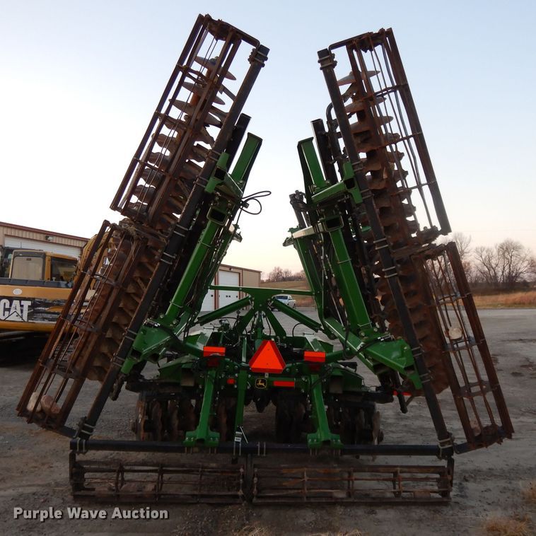 image for item DE2511 2013 John Deere 2623VT vertical tillage