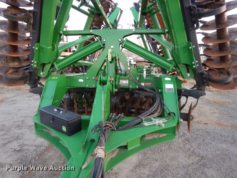 image for item DE2511 2013 John Deere 2623VT vertical tillage