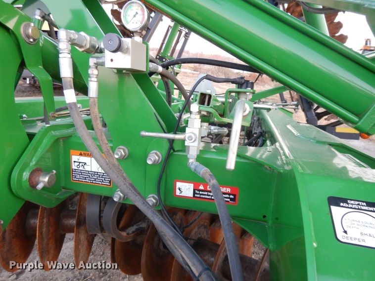 image for item DE2511 2013 John Deere 2623VT vertical tillage