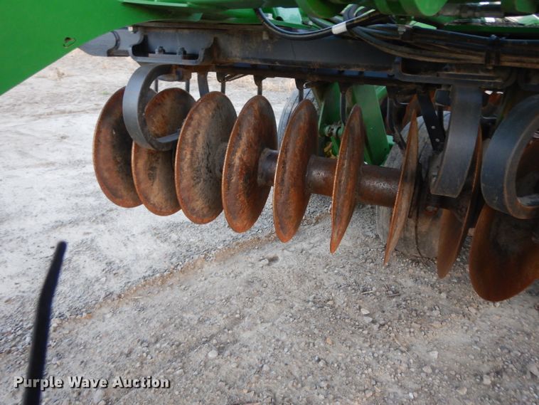 image for item DE2511 2013 John Deere 2623VT vertical tillage