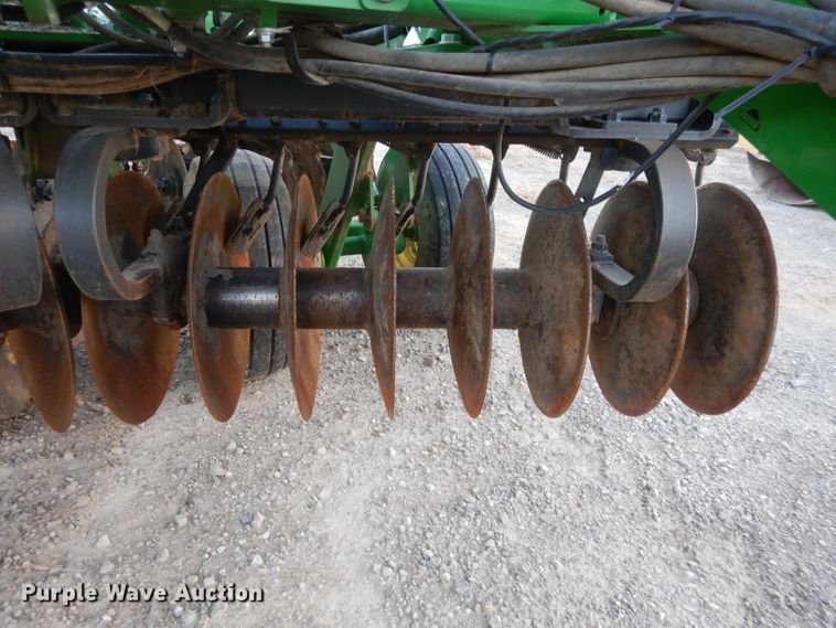image for item DE2511 2013 John Deere 2623VT vertical tillage