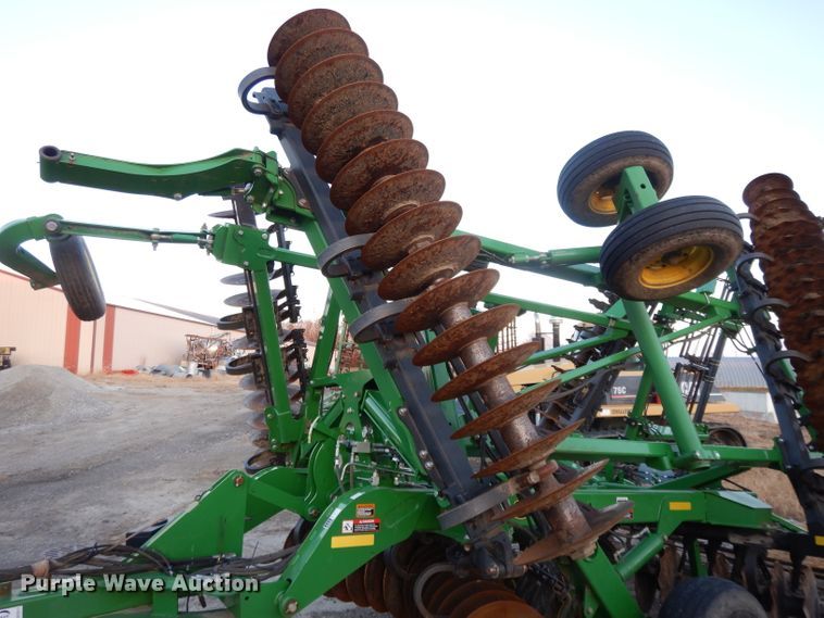 image for item DE2511 2013 John Deere 2623VT vertical tillage