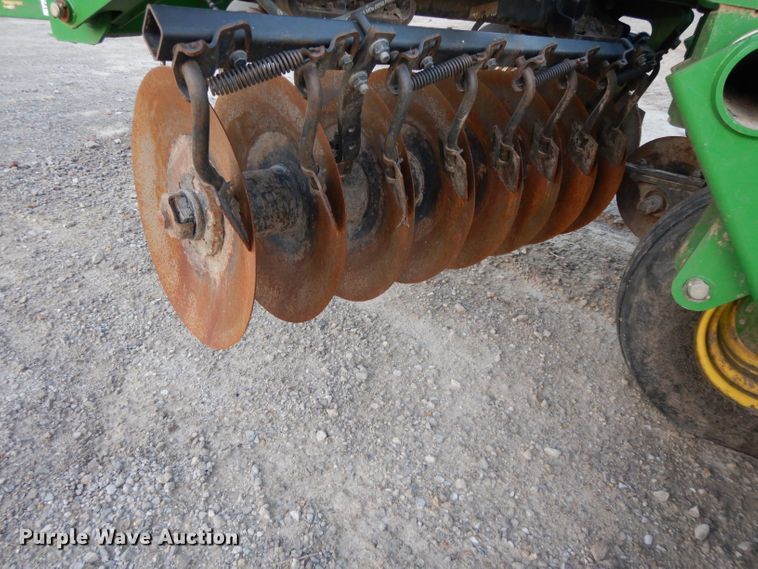image for item DE2511 2013 John Deere 2623VT vertical tillage