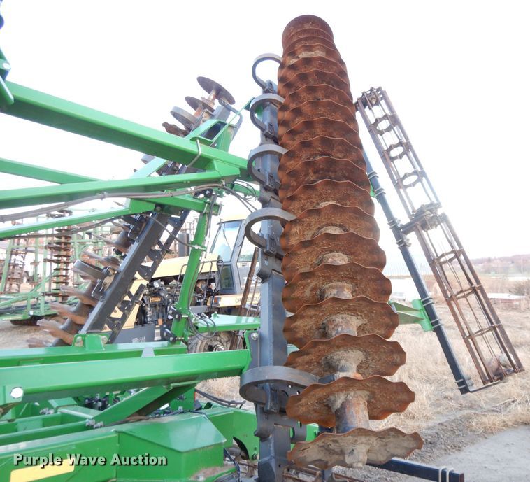 image for item DE2511 2013 John Deere 2623VT vertical tillage
