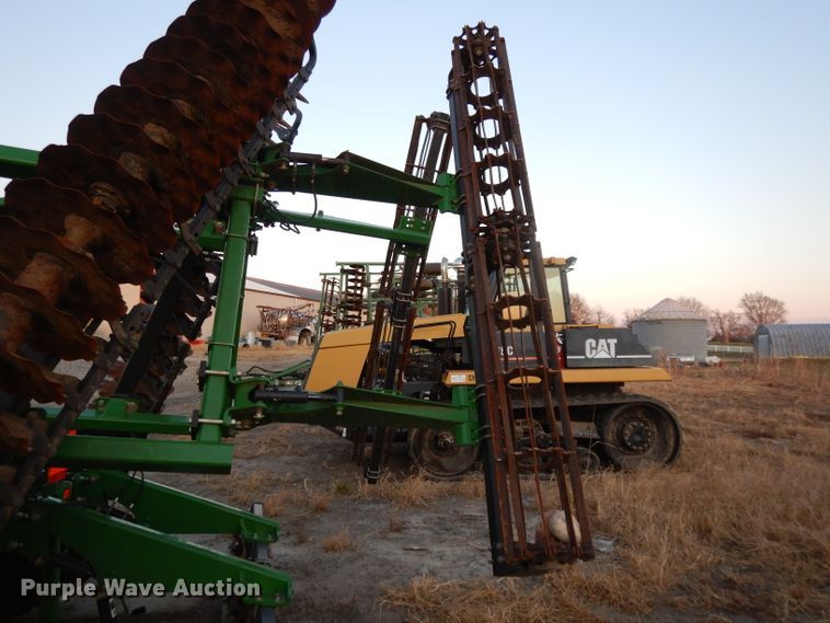 image for item DE2511 2013 John Deere 2623VT vertical tillage