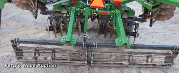 image for item DE2511 2013 John Deere 2623VT vertical tillage