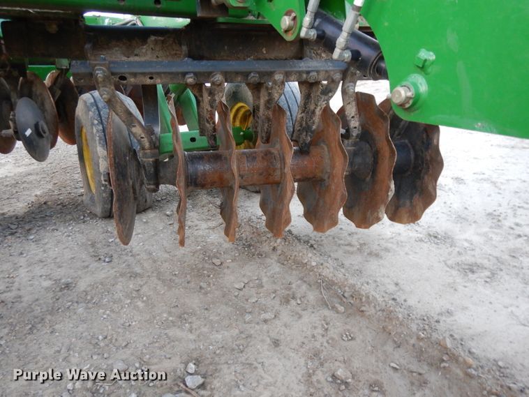 image for item DE2511 2013 John Deere 2623VT vertical tillage