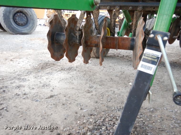 image for item DE2511 2013 John Deere 2623VT vertical tillage