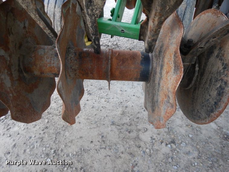 image for item DE2511 2013 John Deere 2623VT vertical tillage