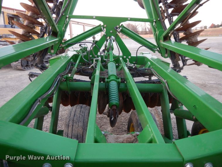 image for item DE2511 2013 John Deere 2623VT vertical tillage