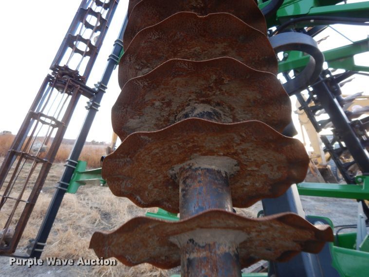 image for item DE2511 2013 John Deere 2623VT vertical tillage