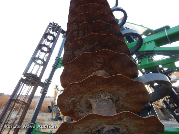 image for item DE2511 2013 John Deere 2623VT vertical tillage