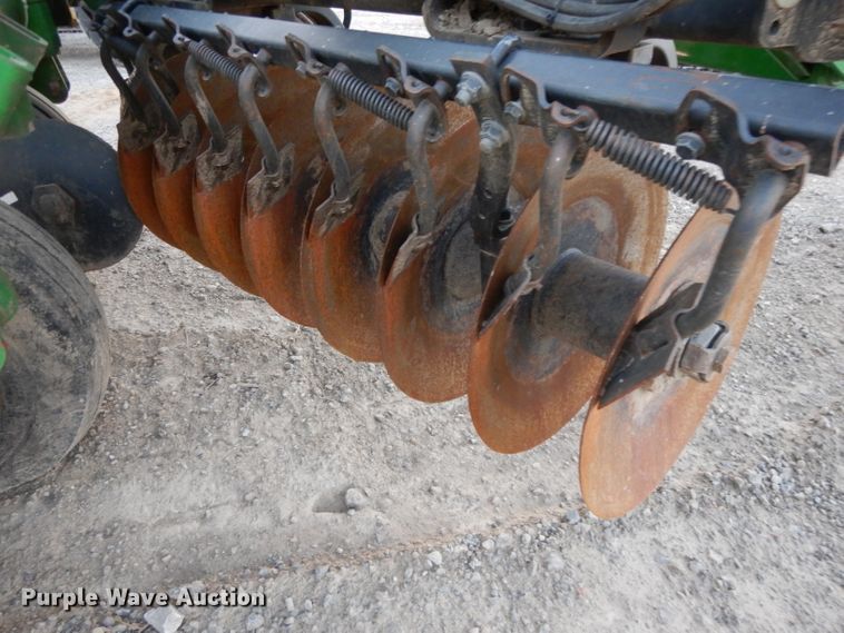 image for item DE2511 2013 John Deere 2623VT vertical tillage