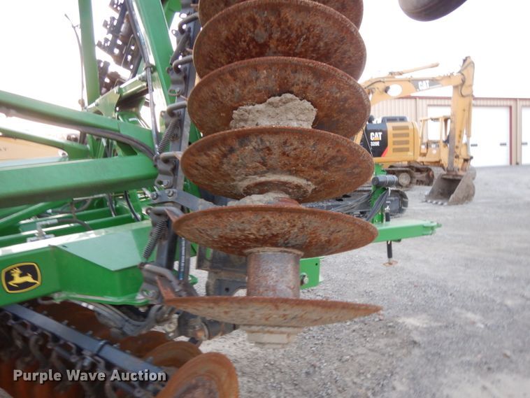 image for item DE2511 2013 John Deere 2623VT vertical tillage
