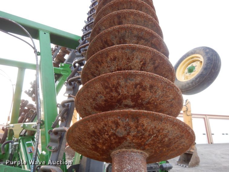 image for item DE2511 2013 John Deere 2623VT vertical tillage