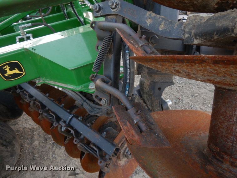 image for item DE2511 2013 John Deere 2623VT vertical tillage