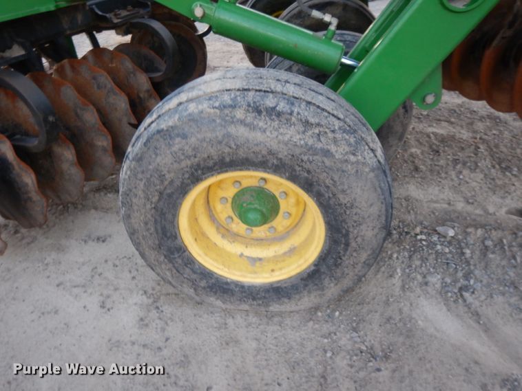 image for item DE2511 2013 John Deere 2623VT vertical tillage