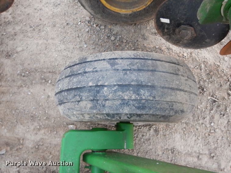 image for item DE2511 2013 John Deere 2623VT vertical tillage