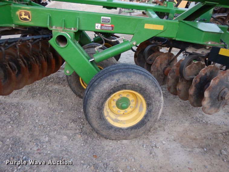 image for item DE2511 2013 John Deere 2623VT vertical tillage