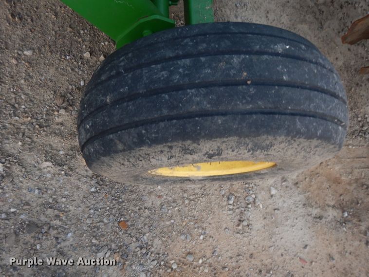 image for item DE2511 2013 John Deere 2623VT vertical tillage