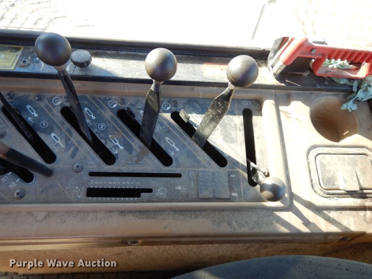 image for item DE2512 1993 Caterpillar Challenger 75C  tractor