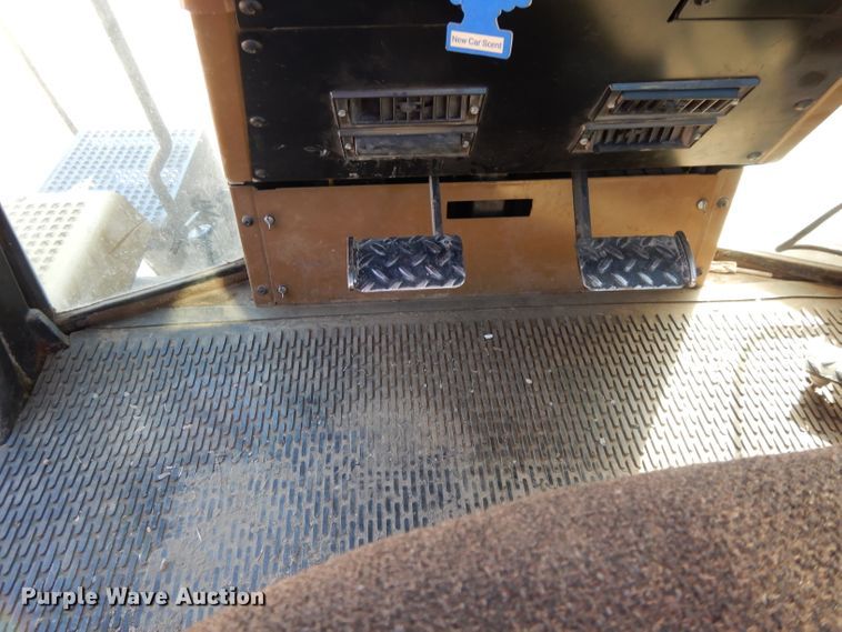 image for item DE2512 1993 Caterpillar Challenger 75C  tractor