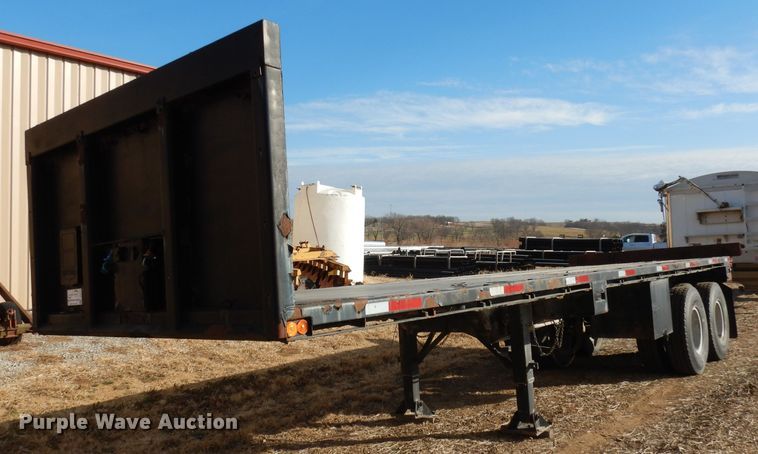 image for item DE2515 1981 Fontaine flatbed trailer